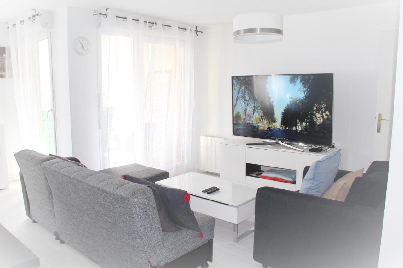 Logement Familial Tout Equipe 圣但尼 外观 照片