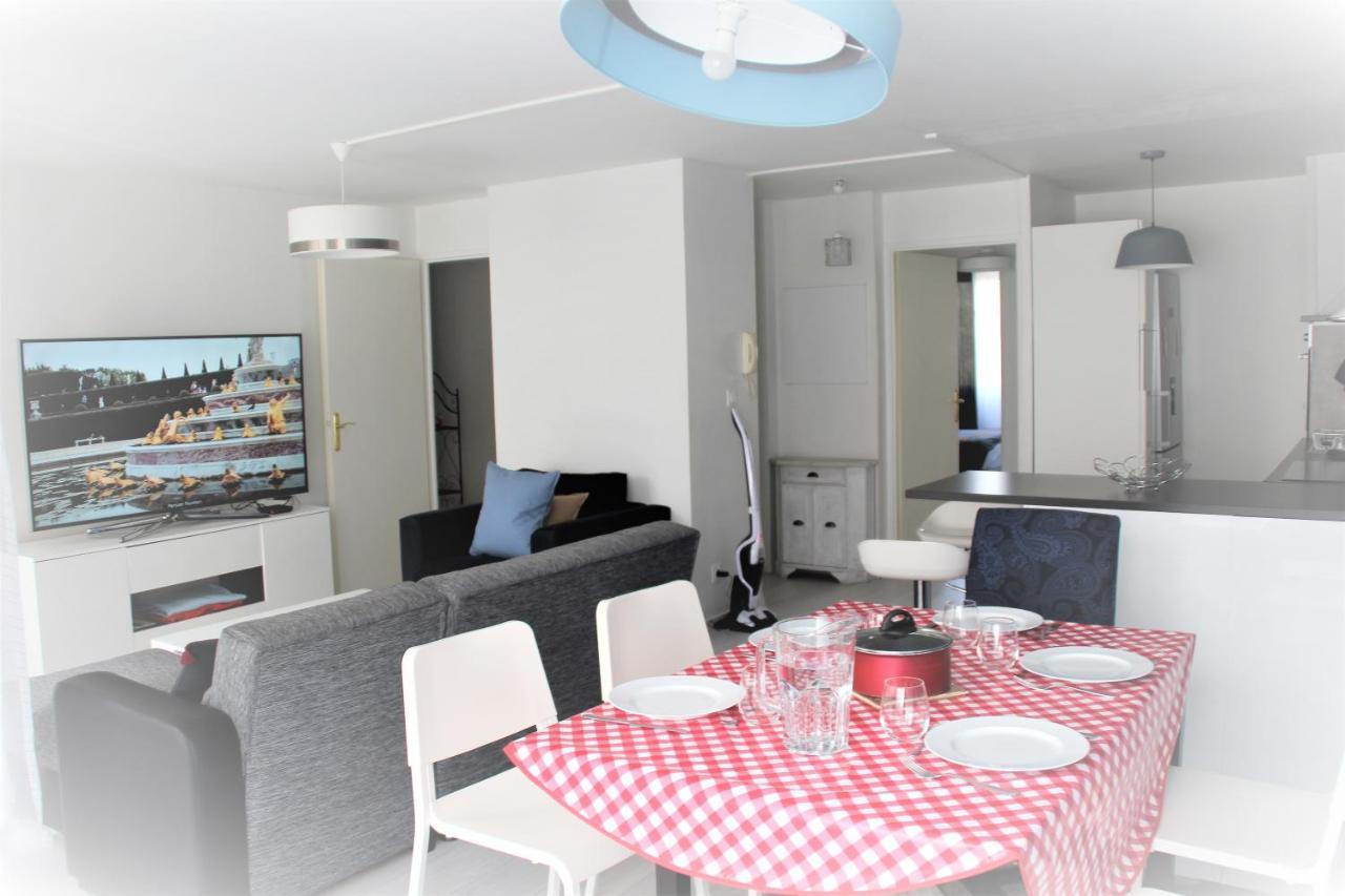 Logement Familial Tout Equipe 圣但尼 外观 照片
